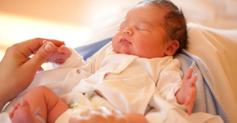 Hipalabor ensina: 7 cuidados ao lidar com recém-nascidos